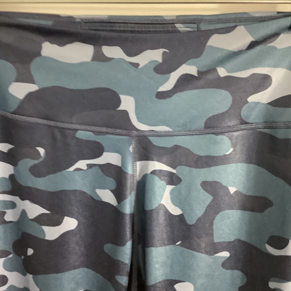 NWT NIKE ONE DRI - FIT GRAY CAMOUFLAGE LEGGINGS SIZE XL - Picture 2 of 9